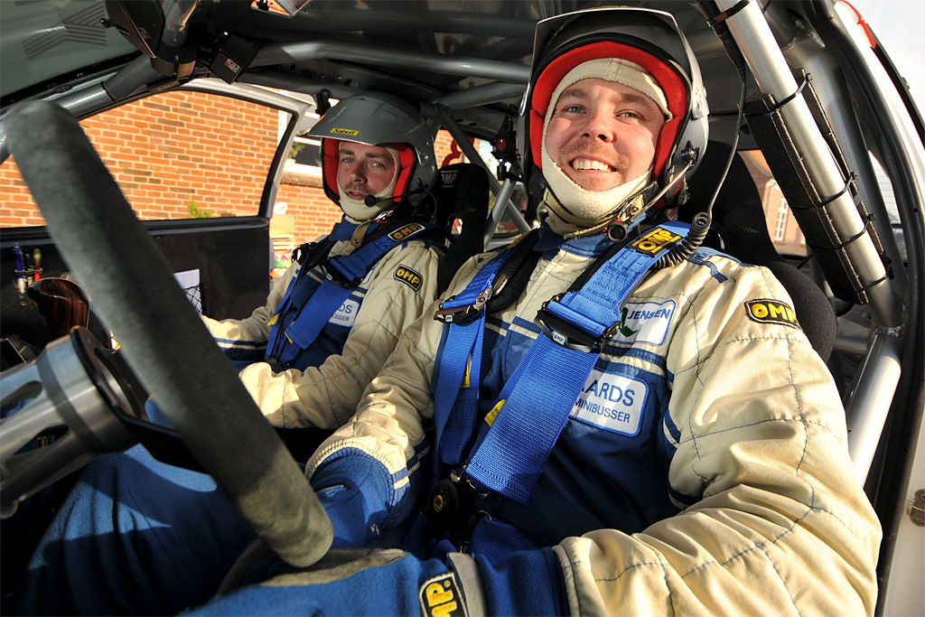 Klar til start: Kasper Sørensen (til venstre) og Kim Madsen er ved at finde farten i deres nye rallybil
(Foto: Michael Eisenberg)